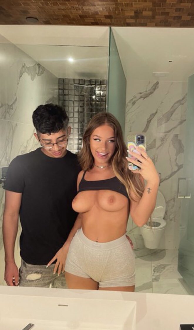 GiselleBri19431's tweet photo. Qui aimerais 😜😜🍒🍒faire une photo avec moi après le réel comme se client bb car je suis toujours excité et fane de votre queue 🍆🍆🍆  bb RT et follow ✅✅ https://t.co/rOAdaDJoIM