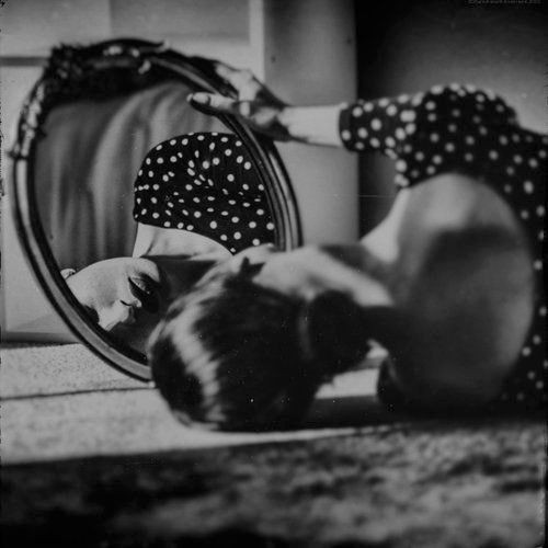 literlandweb1's tweet photo. "Confrontar, con indulgencia y compasión, la aterradora singularidad de mi propia persona".
 John Cheever https://t.co/C6YOIywLI7