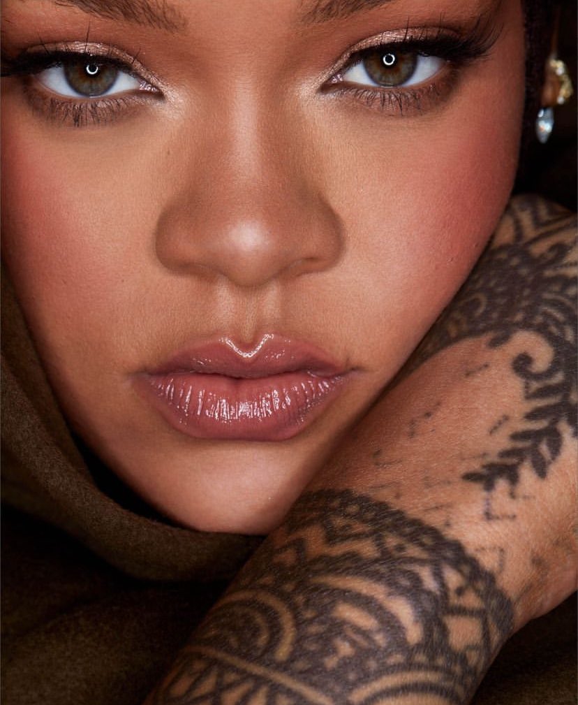 awgecentral's tweet photo. Rihanna wearing #TracedOut in Satin Panty + #GlossBombStix In Is It FU$$Y
Dropping tomorrow at https://t.co/ATRCDL6Zsw
@ultabeauty,@Sephora and globally https://t.co/3sQuSwsWR4