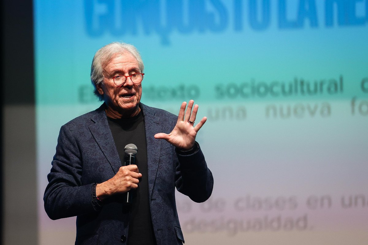 BAM_Bogota's tweet image. 🫀 ¡Las #BAMTalks de hoy llenaron de emociones nuestra sede Experiencia!
En el primer espacio, Patricio Wills nos dio un contexto de lo profundo que es el crecimiento de la industria de las telenovelas, desde el mundo de la radio hasta los proyectos mas recientes en producción.