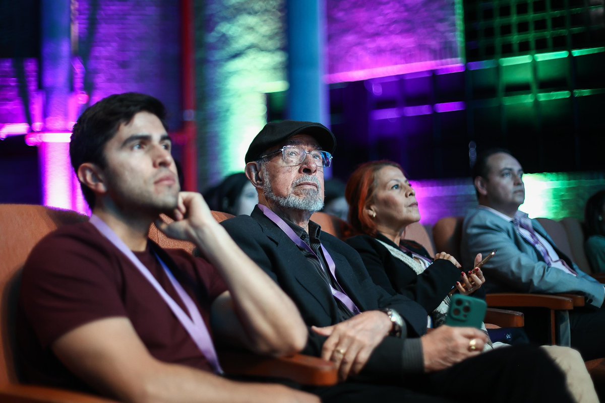 BAM_Bogota's tweet image. 🫀 ¡Las #BAMTalks de hoy llenaron de emociones nuestra sede Experiencia!
En el primer espacio, Patricio Wills nos dio un contexto de lo profundo que es el crecimiento de la industria de las telenovelas, desde el mundo de la radio hasta los proyectos mas recientes en producción.