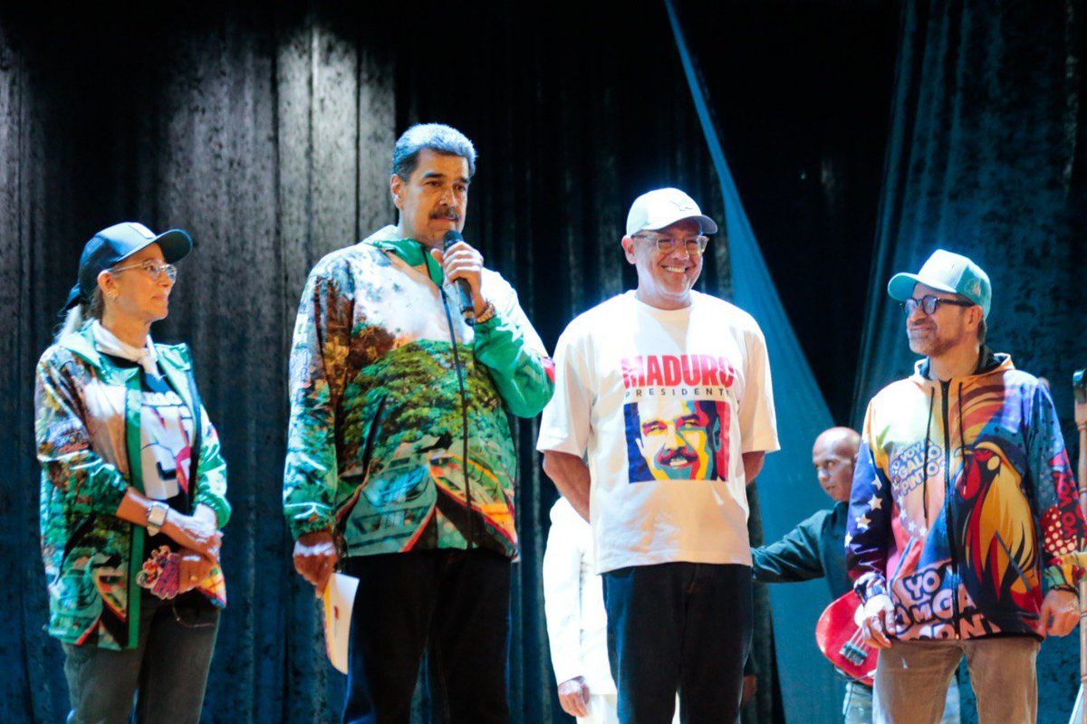 #EnFotos 📷 || Presidente <a href="/NicolasMaduro/">Nicolás Maduro</a> entrega al pueblo de La Victoria, completamente rehabilitado, el Teatro Ribas

#KeLacreoLaPoesía #11Jul