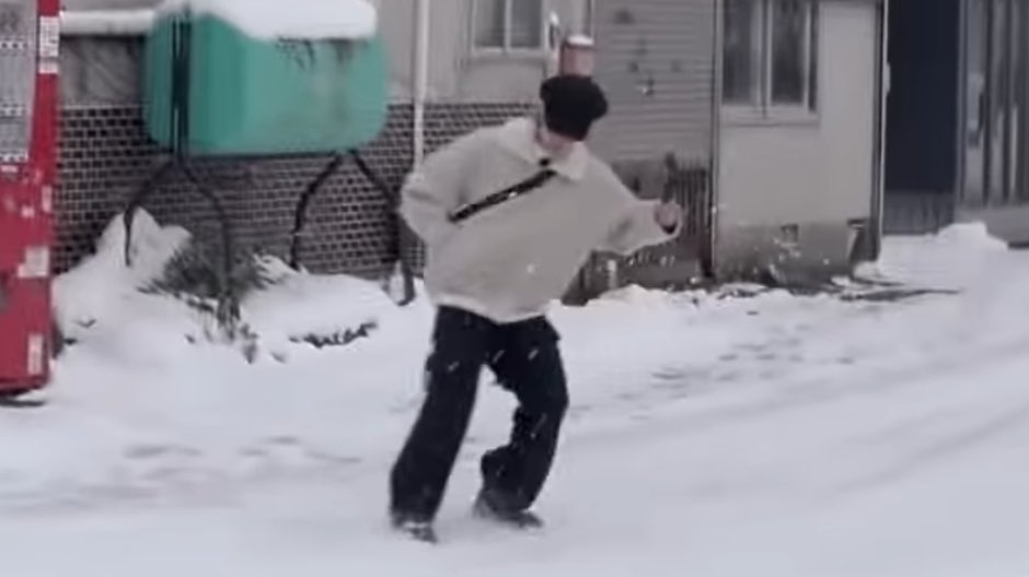 jimin and the snow 🥺