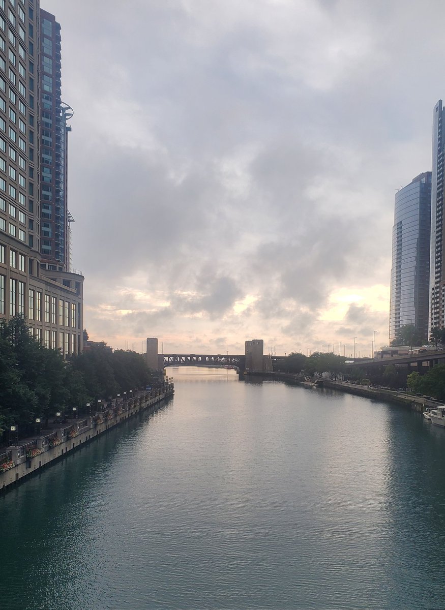 antonioevans21's tweet photo. Chicago Vibes.  The 312. #chitown #Vibes #Thursday #Chicago #travel #USA #FitLife #UATTR #reshape #Planklife https://t.co/0yCYgjtxd0
