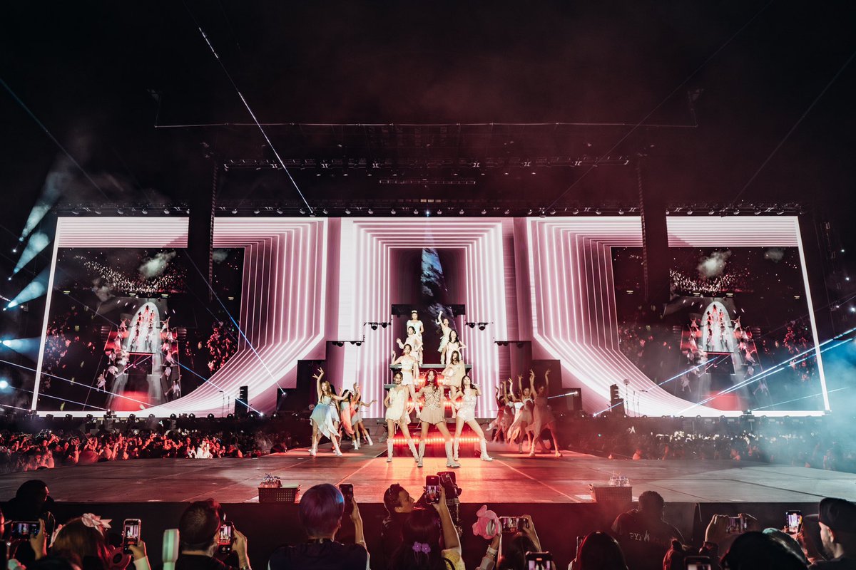 thisisforwtour's tweet photo. ONCE! Are you ready for the last SIX shows of the ‘READY TO BE’ World Tour? 👀 Stay tuned for surprises!!

#READYTOBE #READY_TO_BE_SPECIAL https://t.co/qfecNUHCXy