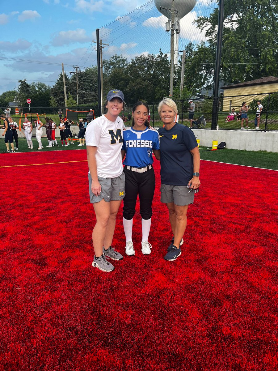 Karina Shuster (@shuster_karina) on Twitter photo Had an incredible experience yesterday at the <a href="/DDSBandEvents/">Diamond Direction</a> Power 5 College Showcase! Witnessed some outstanding talent and met so many athletes alongside my teammates <a href="/KatieRubino2/">Katie Rubino</a> and <a href="/s_michaels26/">Sarah Michaels</a>. A big thank you to all the coaches for this awesome opportunity. <a href="/08FinesseNEO/">Finesse 16u-Myers</a> Had an incredible experience yesterday at the <a href="/DDSBandEvents/">Diamond Direction</a> Power 5 College Showcase! Witnessed some outstanding talent and met so many athletes alongside my teammates <a href="/KatieRubino2/">Katie Rubino</a> and <a href="/s_michaels26/">Sarah Michaels</a>. A big thank you to all the coaches for this awesome opportunity. <a href="/08FinesseNEO/">Finesse 16u-Myers</a>