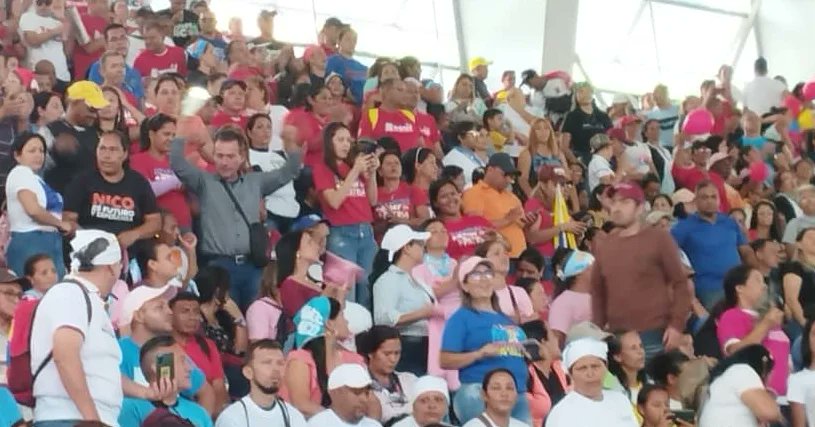 Con espíritu revolucionario nuestro equipo de <a href="/Emastru/">EMASTRU</a> participó este jueves en el Encuentro de la Maquinaria del 1x10x7 de Trujillo en el Domo Bolivariano de Valera. Acompañamos a la militancia roja rojita que da el respaldo contundente a <a href="/nicolasmaduro/">Nicolás Maduro</a>.
#11Jul
#KeLacreoLaPoesía