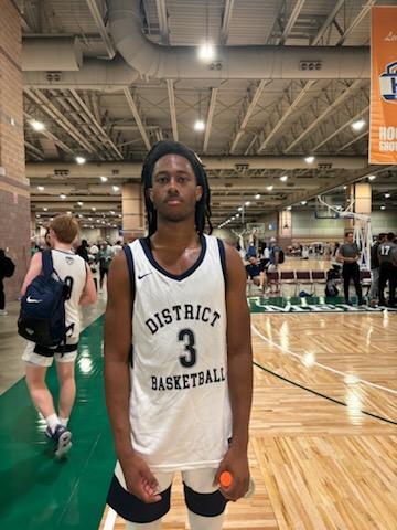 #3 Khairi Hyde, 6’3 CG  (Wootton)
👨🏿‍🔧 Jack of all trades skill set
 🔒Strong on and off ball defender
 🎨Gets paint touches that makes plays for his teammates and for himself
3️⃣ level scorer

Finished last game against Next Level with 18p and winning plays on both ends.