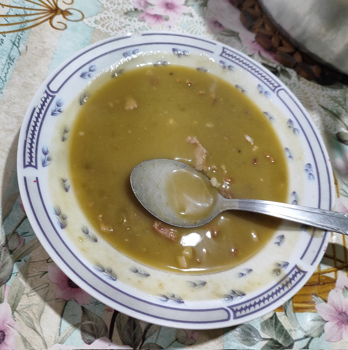 erickacuzziol's tweet image. Na opinião de vcs, qual a melhor sopa e pq é a de ervilha?