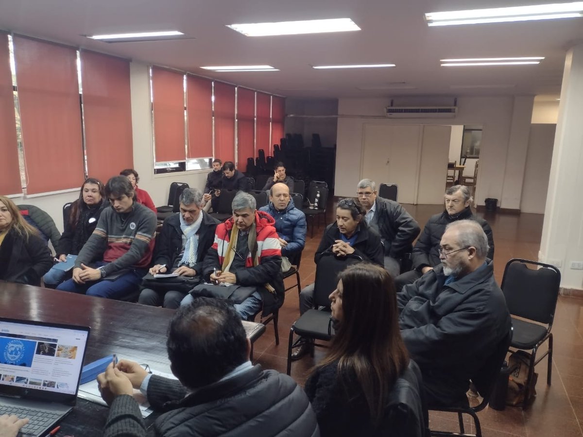 udpm_misiones's tweet photo. Mesa Paritaria se reunió para trabajar y acordar recomposición salarial del mes de julio.
El Sec. Gral. de la UDPM @grillo141 destacó la voluntad de la mesa de seguir trabajando mes a mes acuerdos en consenso, escuchando y analizando las propuestas. https://t.co/Qvou6WmGmK