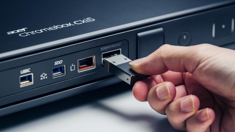NicoChromebook's tweet photo. La Chromebox Acer CXI5, c'est 🔥 ! 4 écrans, puissance personnalisable, ChromeOS sécurisé... Mon nouveau PC de bureau préféré. Test complet ici 👉 https://t.co/3LeJQgzqBQ #Acer #Chromebox @Acer @AcerFrance https://t.co/OEh7yG3zLo
