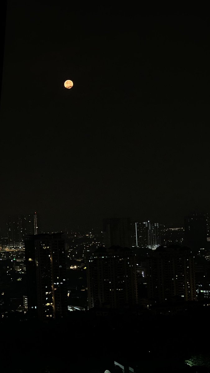 bindsids's tweet photo. Long time no see. 

#moon #moonphotography #pleasentnights #nature #NatureBeauty #NaturePhotograhpy #NatureLover

#iphone #iphonephotography https://t.co/k4FUhdAsDo