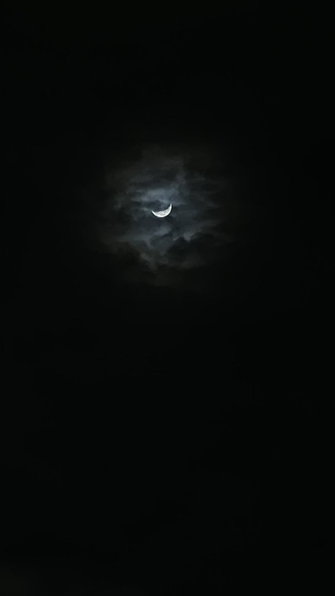 bindsids's tweet photo. Long time no see. 

#moon #moonphotography #pleasentnights #nature #NatureBeauty #NaturePhotograhpy #NatureLover

#iphone #iphonephotography https://t.co/k4FUhdAsDo
