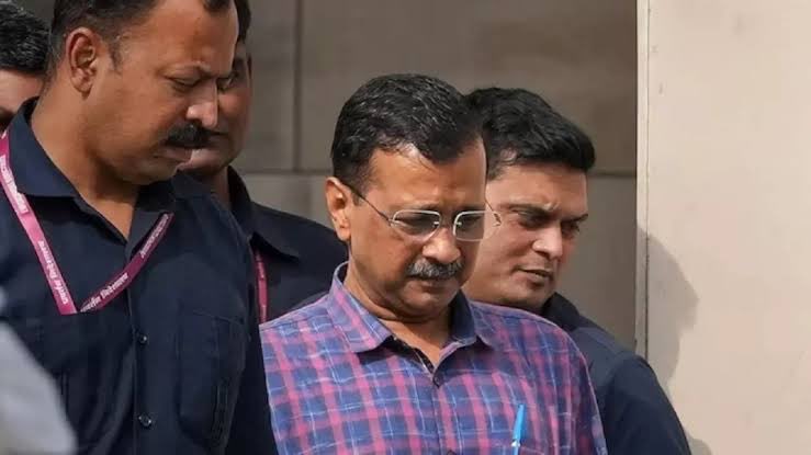 DailyMarksmen's tweet photo. #Marksmendaily : #BreakingNews
Supreme Court grants interim bail to Delhi Chief Minister and AAP National Convener Arvind Kejriwal in the Delhi excise policy case. The Apex Court refers his petition challenging his arrest by the Enforcement Directorate (ED) to a larger bench. #SupremeCourtOfIndia #ArvindKejriwal #Delhi @ArvindKejriwal @AamAadmiParty