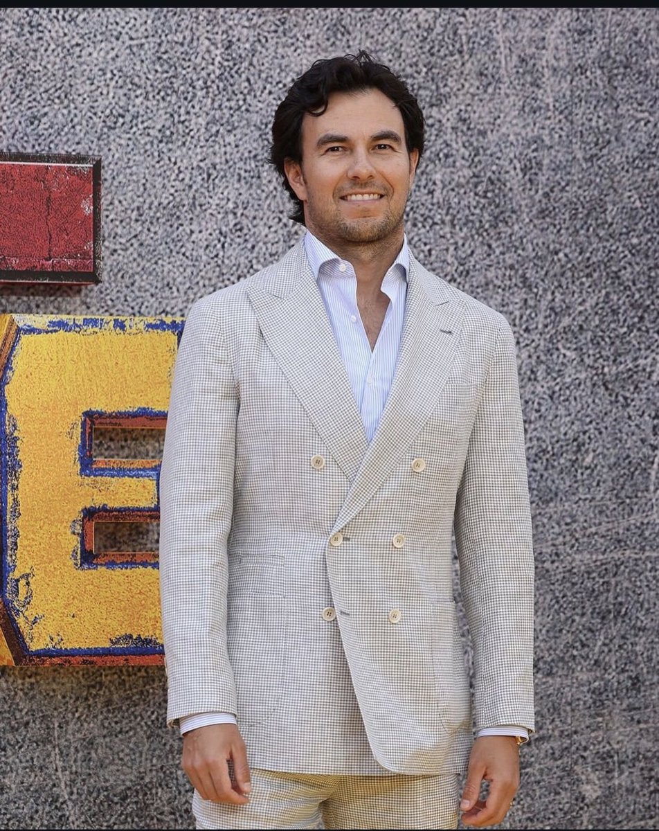 Fash1on_'s tweet photo. Checo Perez en Reino Unido duran la premiere de Deadpool &amp; Wolverine 🎥🎬 
#f1 #formulauno #modaenformulauno #fash1on #f1driver #checoperez #deadpoolwolverine #premiere https://t.co/PI9fpsFOVJ