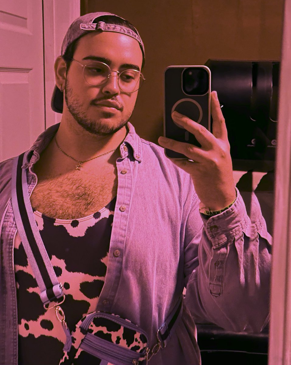 gay bee real tweet media