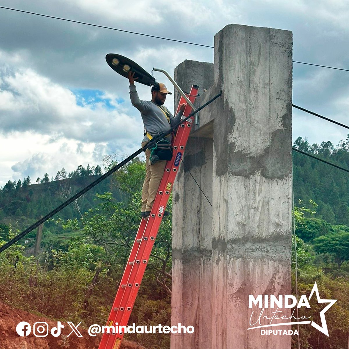 mindaurtecho's tweet photo. Asumí el compromiso de iluminarlo, para que en la noche su paso fuese seguro para los habitantes.

El día de ayer mi equipo logístico, entró en acción y las lámparas ya están instaladas. ¡Gracias Gerson y a tu equipo!

Saludos hasta Concordia.✌🏽🚩 https://t.co/qVEGnGwJQF