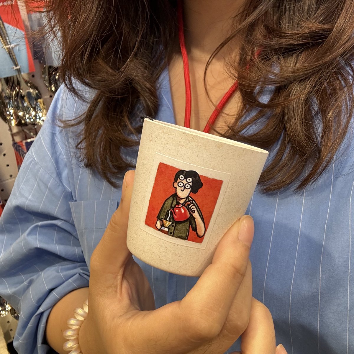 แก้วชิมกาแฟห้อยคอ ของ surya ทำให้การเดินงาน coffee festival 2024 น่ารักขึ้นมาก ลดการสร้างขยะด้วย แนะนำให้ไปซื้อที่บูท surya ก่อน แล้วค่อยเดินชิมกาแฟงับ ราคา 190 บาท