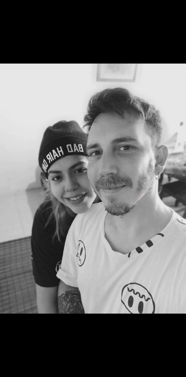 malum0r's tweet photo. Nadie le cree la edad a mi novio cuando dice que tiene 40 años. 
Tiene más colágeno  que yo. https://t.co/FhqJkG3nSa