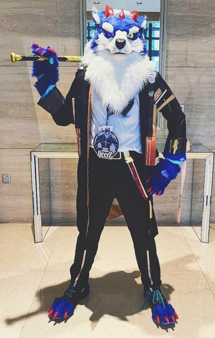 Grieverez's tweet photo. FURST FURSUIT FRIYAY!
Rules were meant to be Broken!
🧵: @SHAN_JUN_
📷: @zokkar86
#山君工坊 #Veerz #furry #fursuit #pawsshoes #first #fursuitfriday https://t.co/JxELcTQq1v