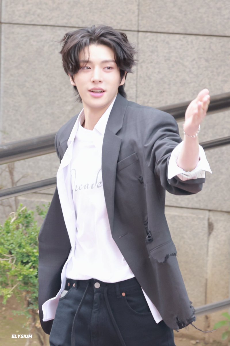 240712 퇴근

#엔하이픈 #ENHYPEN 
#제이크 #JAKE #ジェイク #심재윤
#ENHYPEN_JAKE