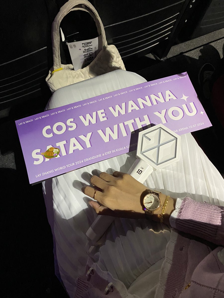 wonniets's tweet photo. Lesson learnt📝 kalau nak pergi concert Lay must learn chinese😭 #GRANDLINE4inKL #GRANDLINEinMY #LAYinKL #LAYs_Step https://t.co/pt882Jnrrd