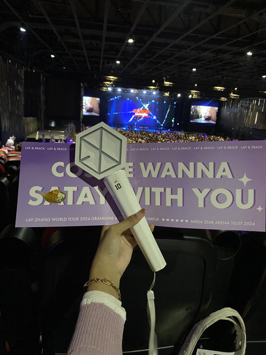 wonniets's tweet photo. Lesson learnt📝 kalau nak pergi concert Lay must learn chinese😭 #GRANDLINE4inKL #GRANDLINEinMY #LAYinKL #LAYs_Step https://t.co/pt882Jnrrd