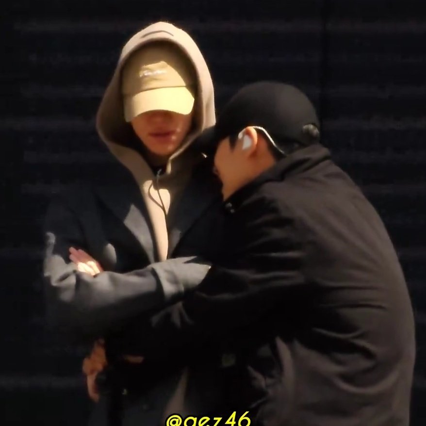 aprildrifts's tweet photo. and mingyu who always makes himself small when he hugs minghao... small spoon mingoo 😭 https://t.co/ZQMKS92IO6