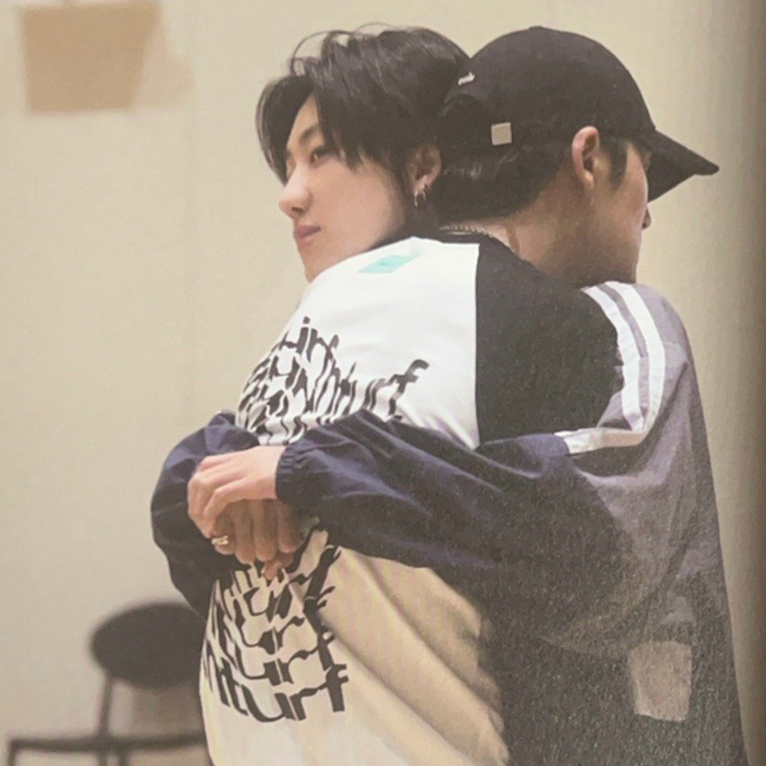 and mingyu who always makes himself small when he hugs minghao... small spoon mingoo 😭