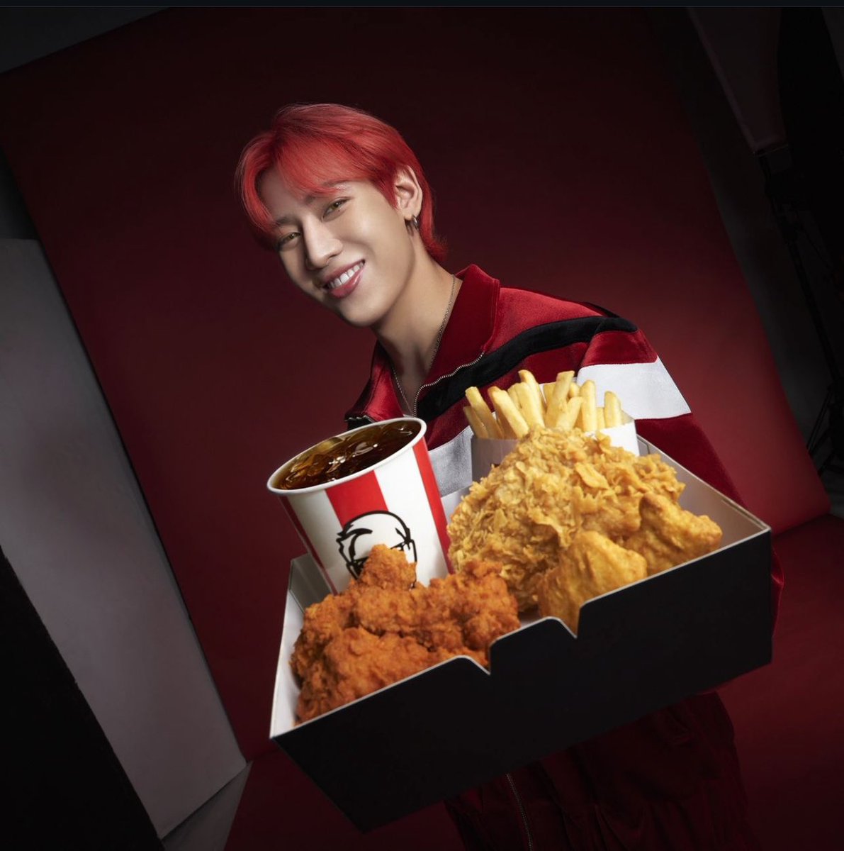 Chalermwan3's tweet photo. Lovely 🥰 
#FriendofKFCThailand 
#KFCBamBamBox 
#KFCXBamBam
 #พรีเซนเตอร์KFC 
#BamBam @BamBam1A https://t.co/m6CkyJHPLq