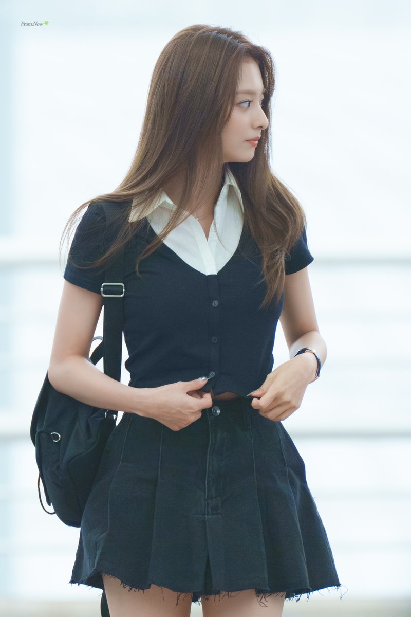 Fromis_Now's tweet photo. 240712 출국 프로미스나인 나경          

❄️

#fromis_9 #이나경 https://t.co/UokvJzheAr