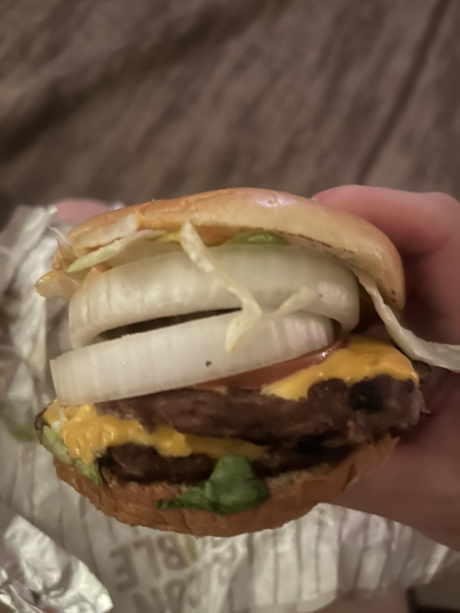 scottmacdougall's tweet photo. @awrestaurants dis onion work is crazy https://t.co/GHllwCxKWC