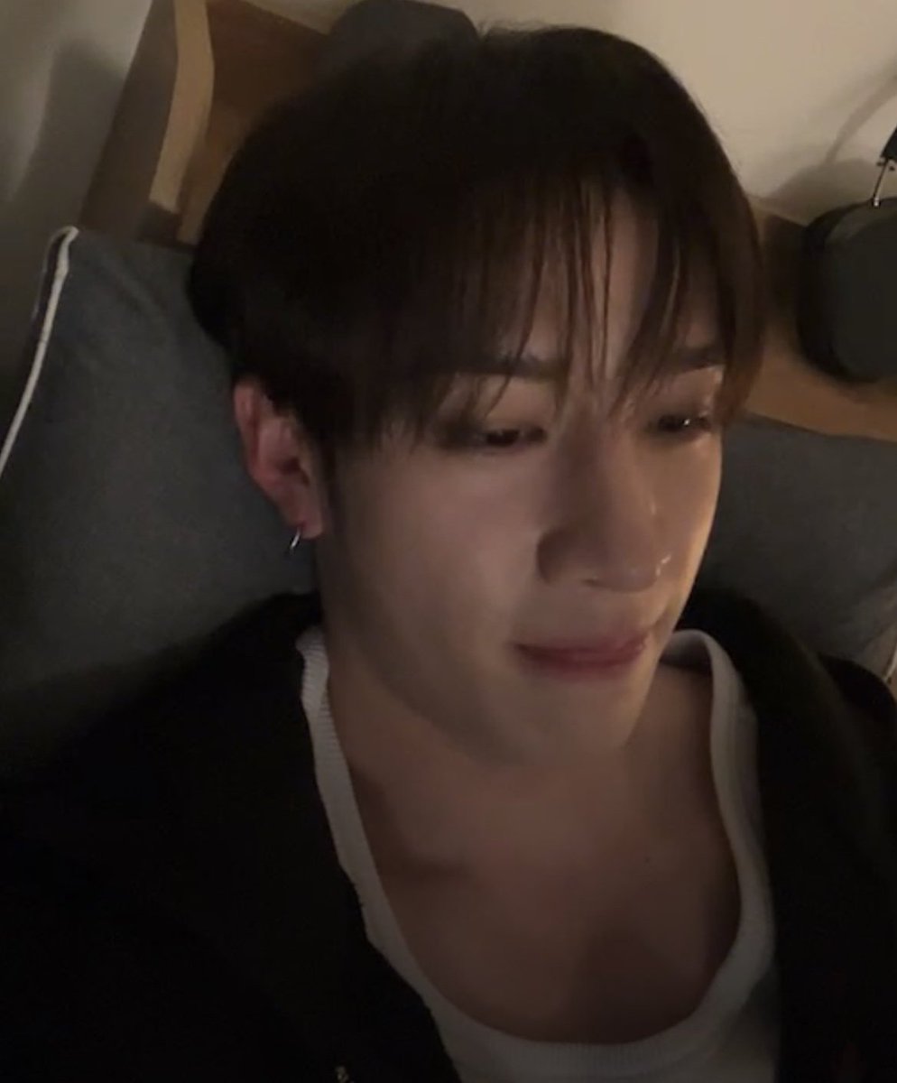 lou_icie's tweet photo. ——chanlix two tweets au ; canon, non baku

ada yang ternyata cemburu gak jelas lho pas mas pacar ngelive di ig. https://t.co/15y2Rg2GOZ