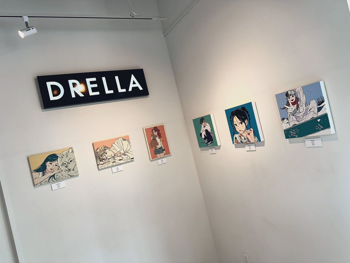hdyk0314's tweet photo. ヨシフクホノカさんの個展
「PEEPHOLE」に行ってきました☺︎
どの作品もとても魅力的で躍動感に溢れていて素敵でした✨
絵心全くない人間なのでイラストを描ける方は最高にリスペクトです!
カセットテープ世代なので迷わずグッズのカセットテープをゲット!懐かしすぎ☺️
#ヨシフクホノカ
#DRELLA https://t.co/q9QQDRAQwW