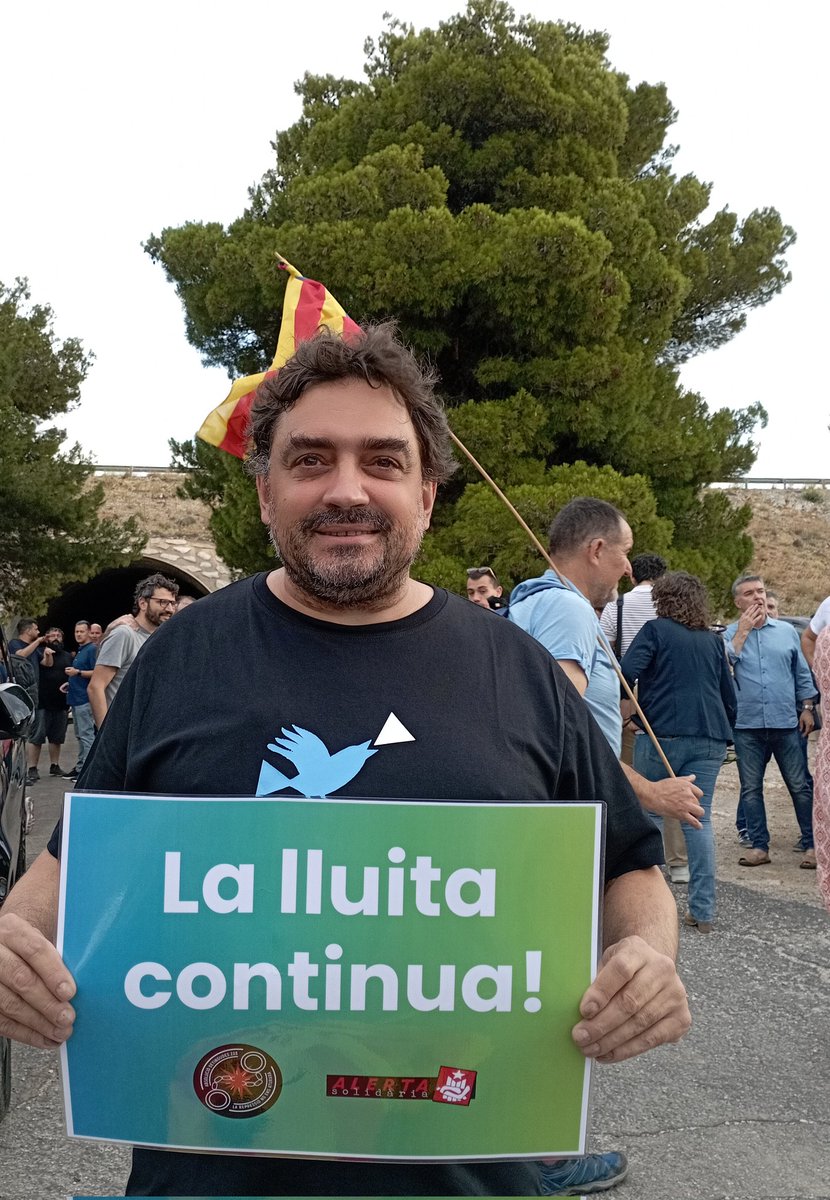 ✊🏼 En homenatge a les companyes represaliades per l'Operació Judes <a href="/Detingudes23S/">Detingudes23S</a> ❤️‍🔥

⚠️ Des de la Porta dels Països Catalans, en Jesús <a href="/albertmartnez/">Jesús Rodríguez</a> posant fi a l'exili però recordant les companyes que continuen patint la repressió espanyola. #LaLluitaContinua
