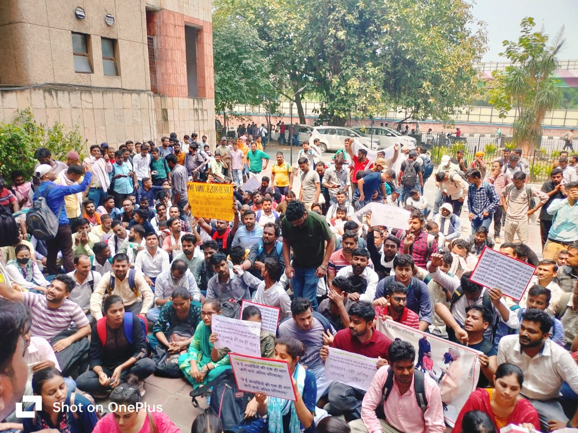 #RELEASE_UPSSSC_JE2018_RESULT
इतना संघर्ष 
इतनी उथल पुथल 
सच में बहुत कठिन है छात्र जीवन 😔
@BTEUP_Std
<a href="/aajtak/">AajTak</a> <a href="/bstvlive/">भारत समाचार | Bharat Samachar</a> @BTEUP_Std <a href="/CMOfficeUP/">CM Office, GoUP</a>