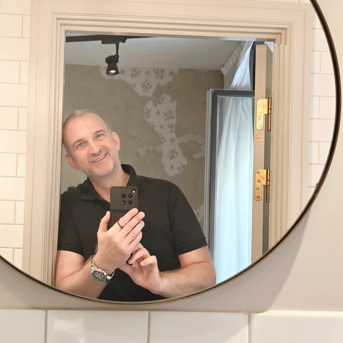 holmberg_j's tweet photo. Living my best life in beautiful Stockholm for a while. This hotel has truly exceeded my expectations with its cozy ambiance.
Have a great weekend! 😘
#HotelLife #travellife #wanderlust #traveling #stockholm #stockholm_insta #sweden #swedentrip #happy #man #janholmberg https://t.co/TJ1aDDUMRd