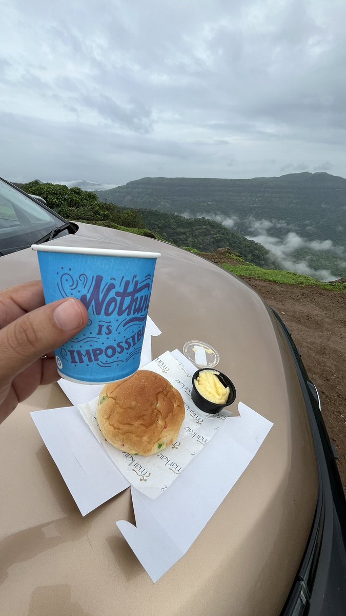 Karkeragirish's tweet image. There were two options - breakfast in bed or on the edge of a cliff
#TataSafari #onassignment