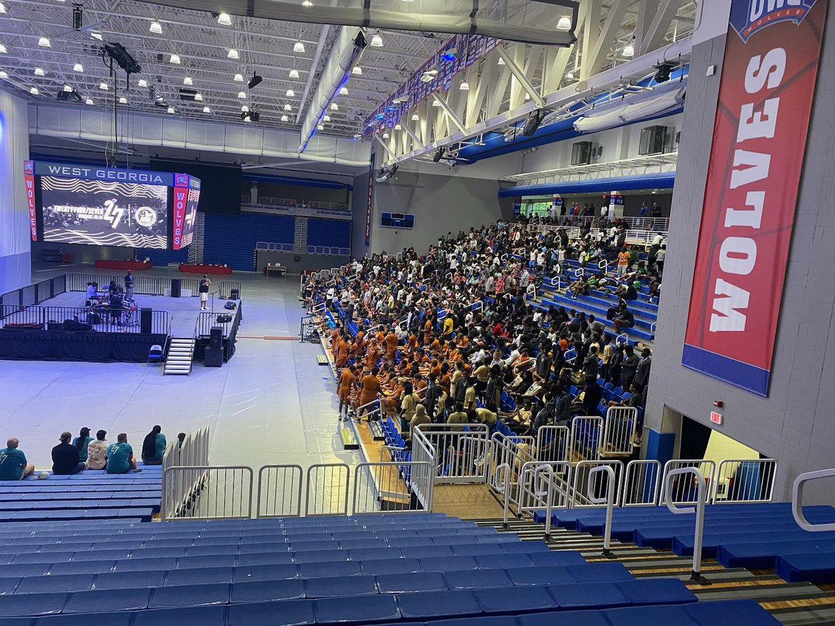 DaryleLSmith's tweet photo. All Glory to God!!! Tonight through God’s Word and the illustration of the prodigal son to over 900 football players and coaches many gave their life to Christ!
Heaven is celebrating!!!
#FCA
#FootballCamp
#Salvations https://t.co/dq7XIERU0g