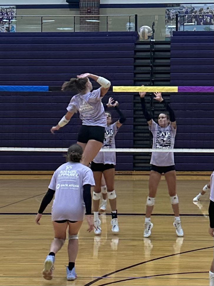 VC_Volleyball's tweet photo. Forgot to get pictures but congrats to Taylor McDonald for being our final camper of the day and Aly Sparman for receiving our HYPED Hornet award! Way to bring it this week ladies! #goalfish #justkeepswiming #beagoldfish #vcvb https://t.co/q3AMLHSD5v