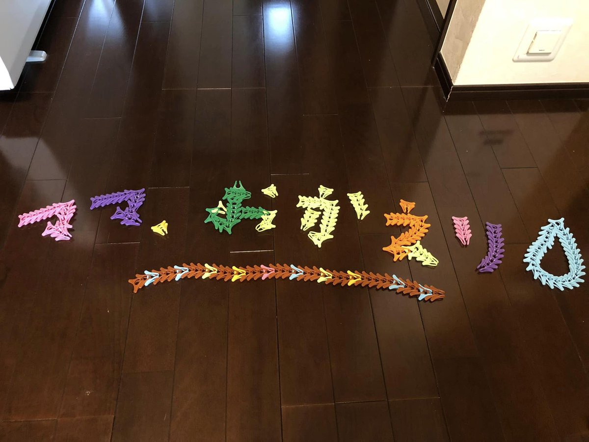 yuukino_shizuku's tweet photo. 【子どもの思いに感謝】
仕事が終わり、家に帰り車から降りようとしたら、
小6三女が、ぴょんと玄関から出てきた。
「ママ、お楽しみがあるよ！」
なんだろう・・・とワクワクしながら家に入ると
Wammy （ワミー）の作品でお出迎え！
「ママ、おかえり💧」
#Wammy   #ワミー　#コクヨ https://t.co/UxIbvgBzDc
