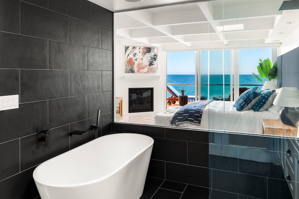 CharlieSchuster's tweet photo. NEW LISTING 🌅 Malibu Beachfront Home - 20520 Pacific Coast Highway - $3,695,000

Quintessential Malibu beachfront home, designer done and recently renovated throughout using the finest materials. https://t.co/yTRZbge2Vu