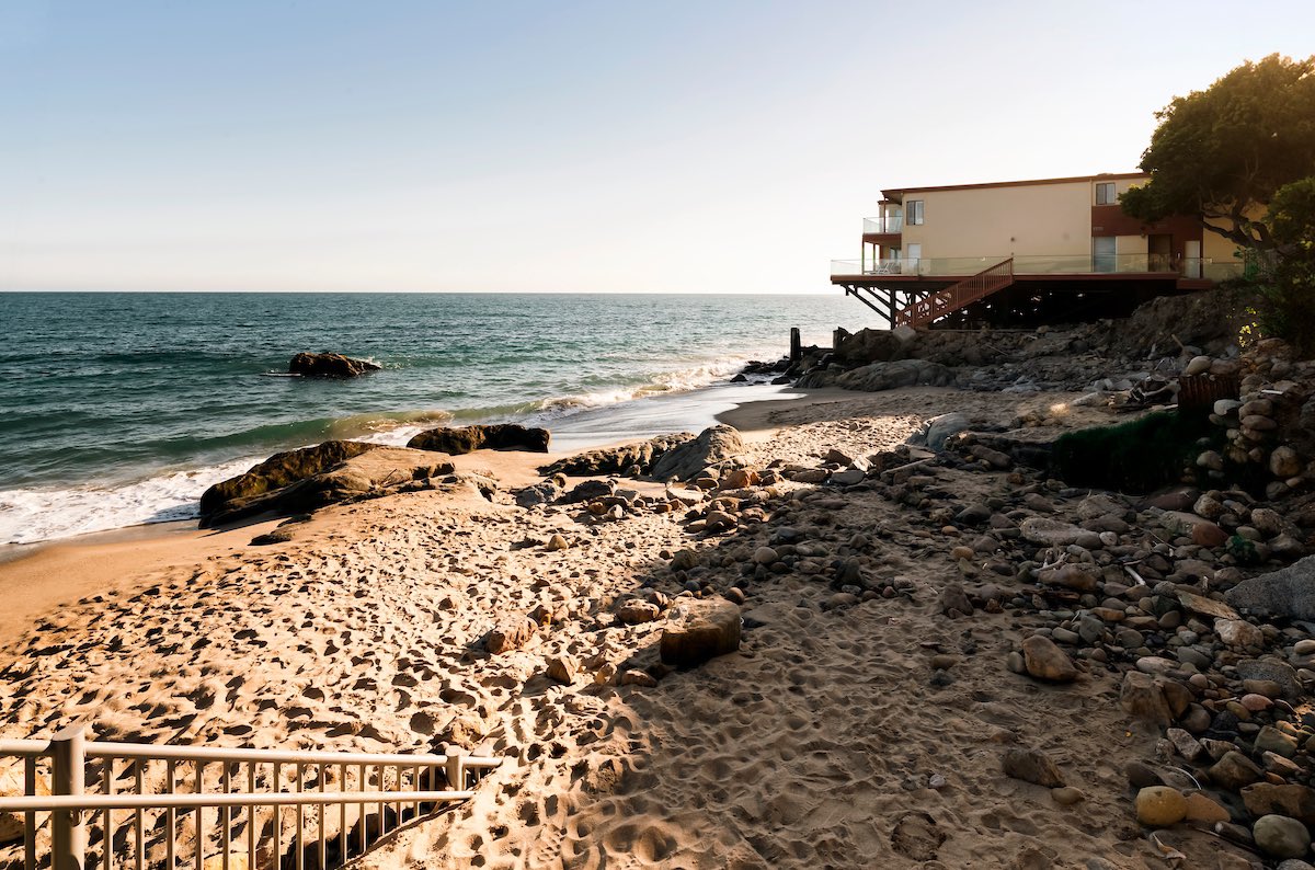 CharlieSchuster's tweet photo. NEW LISTING 🌅 Malibu Beachfront Home - 20520 Pacific Coast Highway - $3,695,000

Quintessential Malibu beachfront home, designer done and recently renovated throughout using the finest materials. https://t.co/yTRZbge2Vu