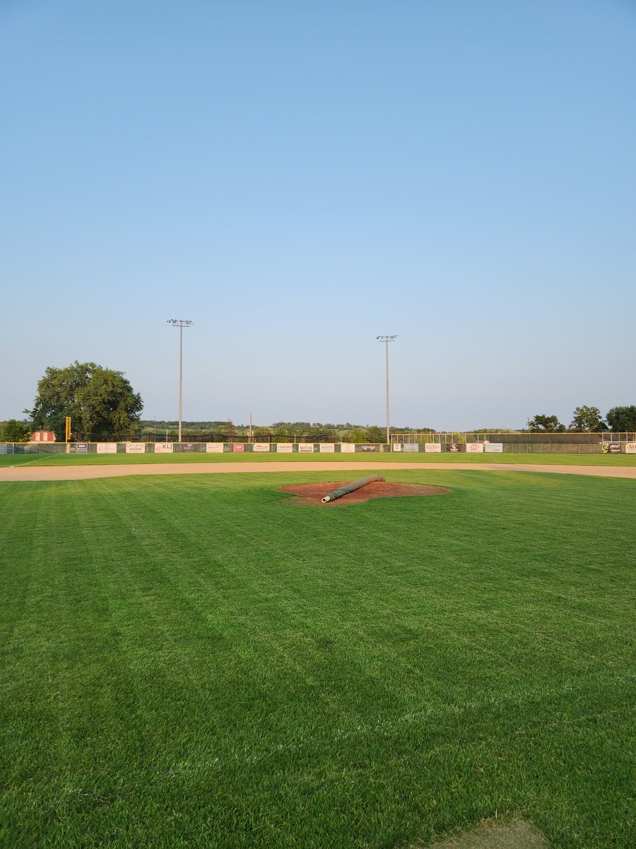 CoachJT17's tweet image. Getting Charlie Brown ready for tomorrows legion alumni game and preparation for next weeks district tournament. Looking forward to it! @VCBABaseball