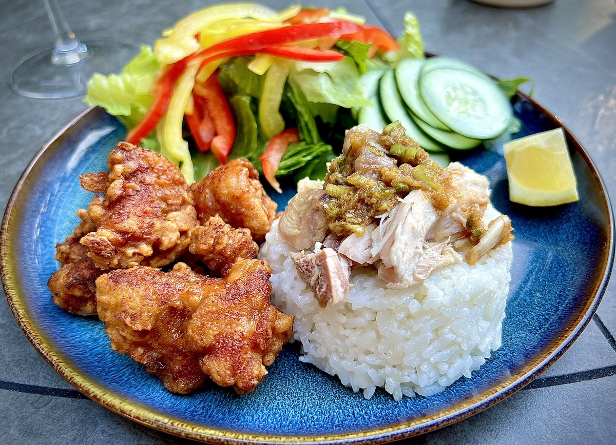 カオマンガイと唐揚げプレート♥️

外の空気が心地いいこの時期は、屋外テーブルで夜ごはん☺️✨

唐揚げ大好き夫、本当幸せそうに唐揚げ食べてくれて、たまには揚げ物も作ってあげなきゃなって思った😂w