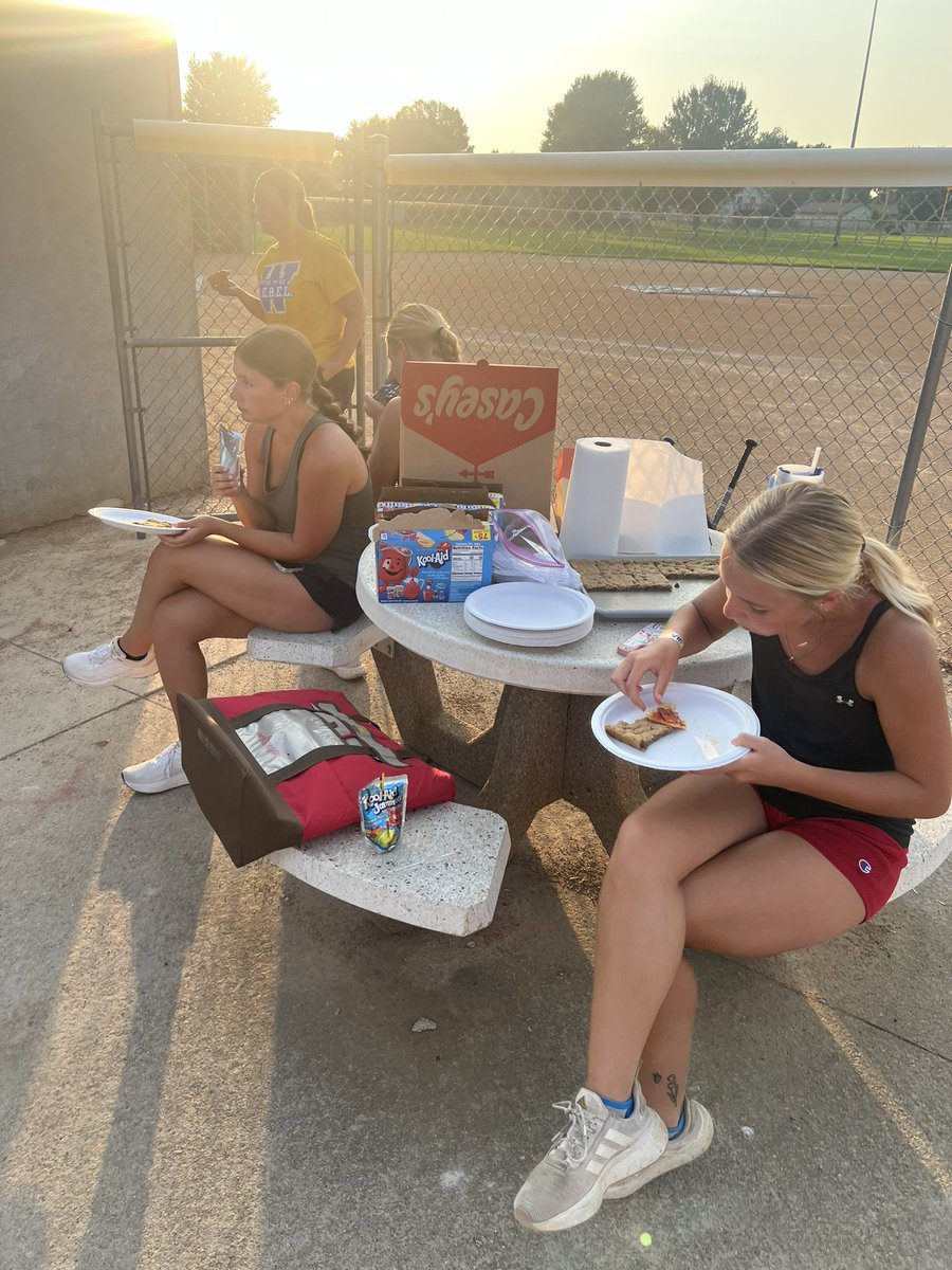 Thank you to the Skinners for the pizza after practice to get us ready for our game tomorrow💪🏼

Come support and be loud Rebel fans💙