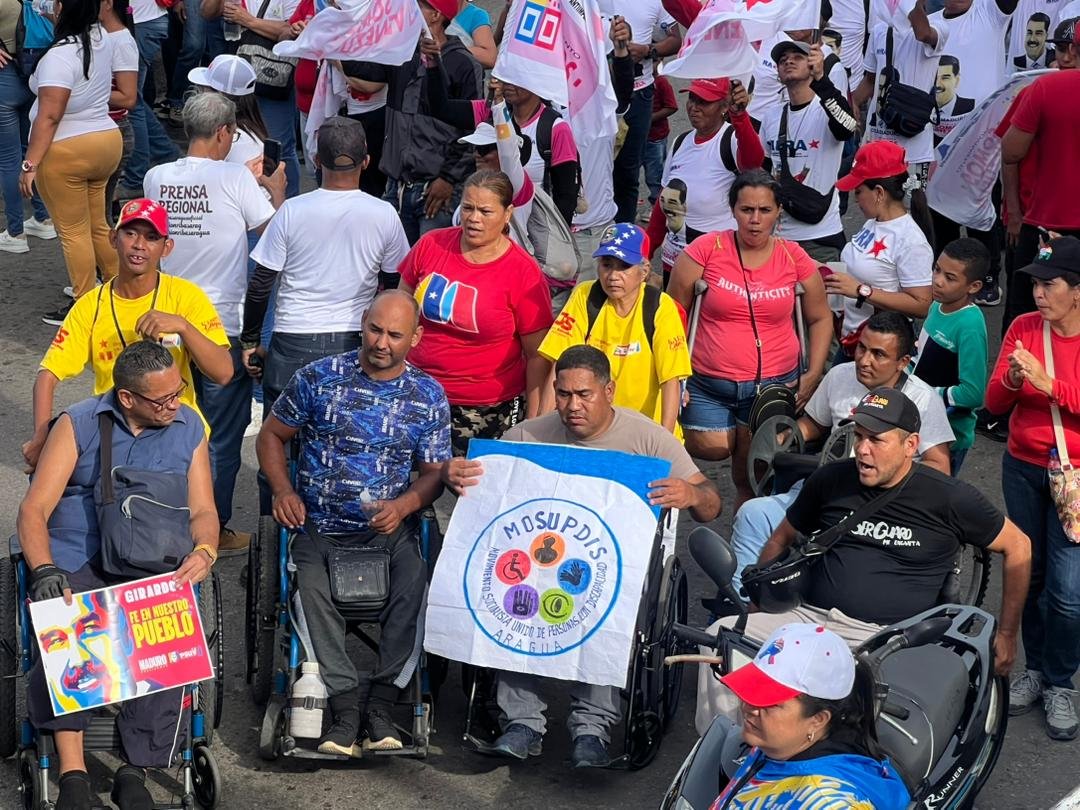 📣El pueblo aragüeño se desplegó con mucha alegría en la avenida principal de La Victoria municipio José Felix Ribas, en apoyo a la reelección del presidente Nicolás Maduro

#Aragua