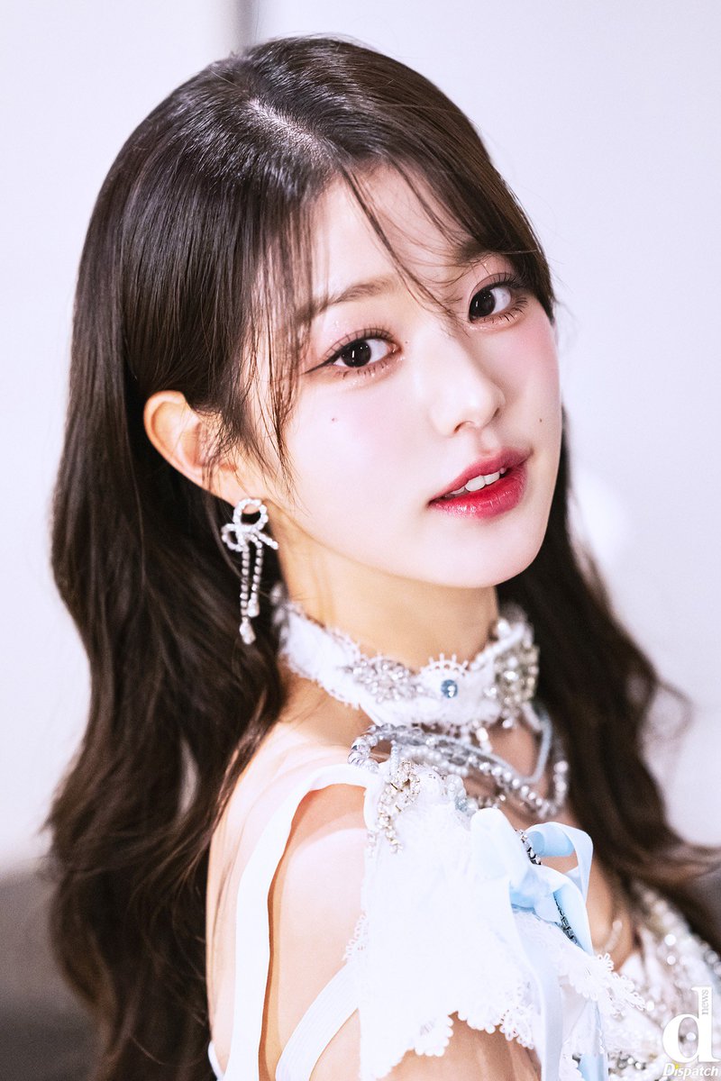 luvwy04's tweet photo. 궁극의 미소녀 존나 살벌하다……. https://t.co/Y5UFmDMqM5