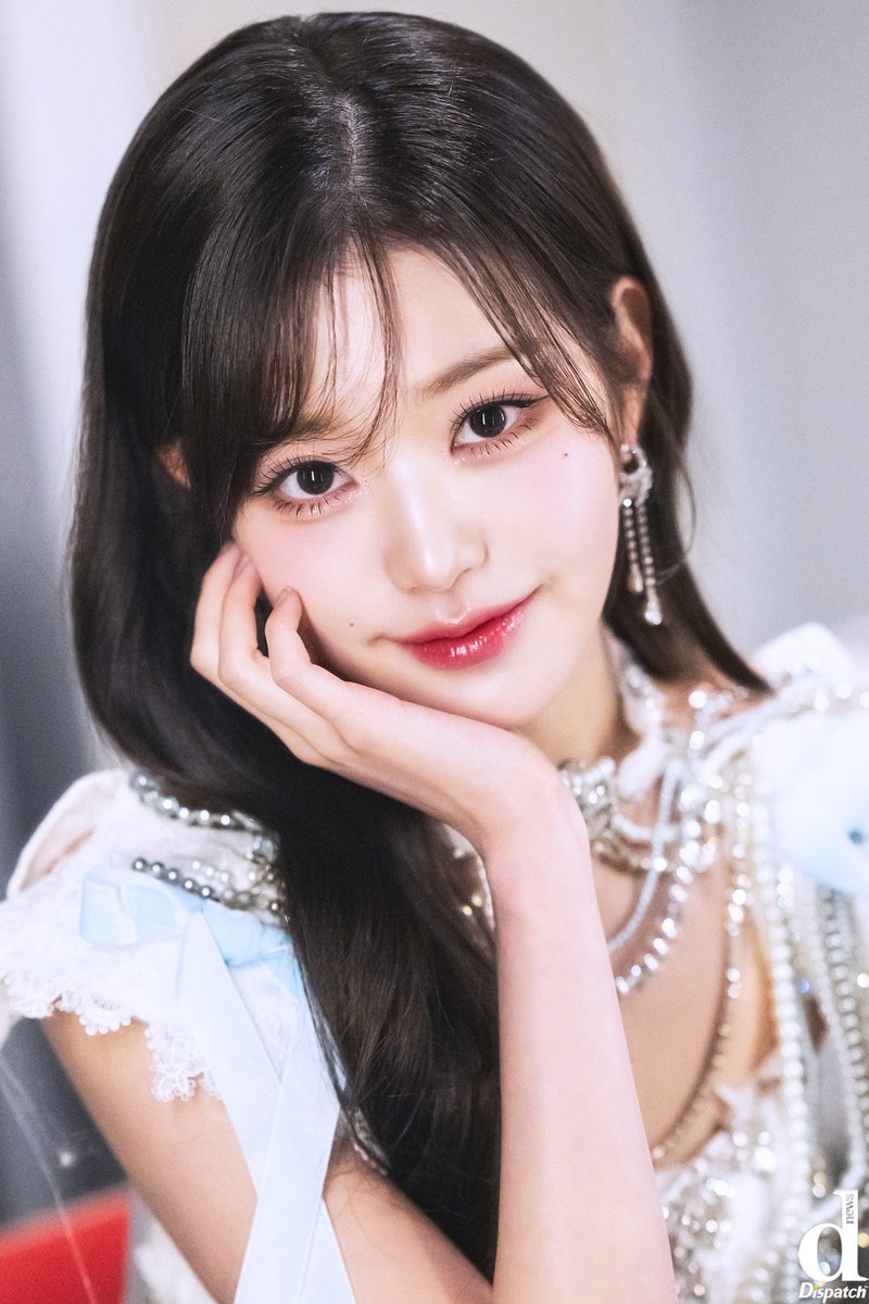luvwy04's tweet photo. 궁극의 미소녀 존나 살벌하다……. https://t.co/Y5UFmDMqM5