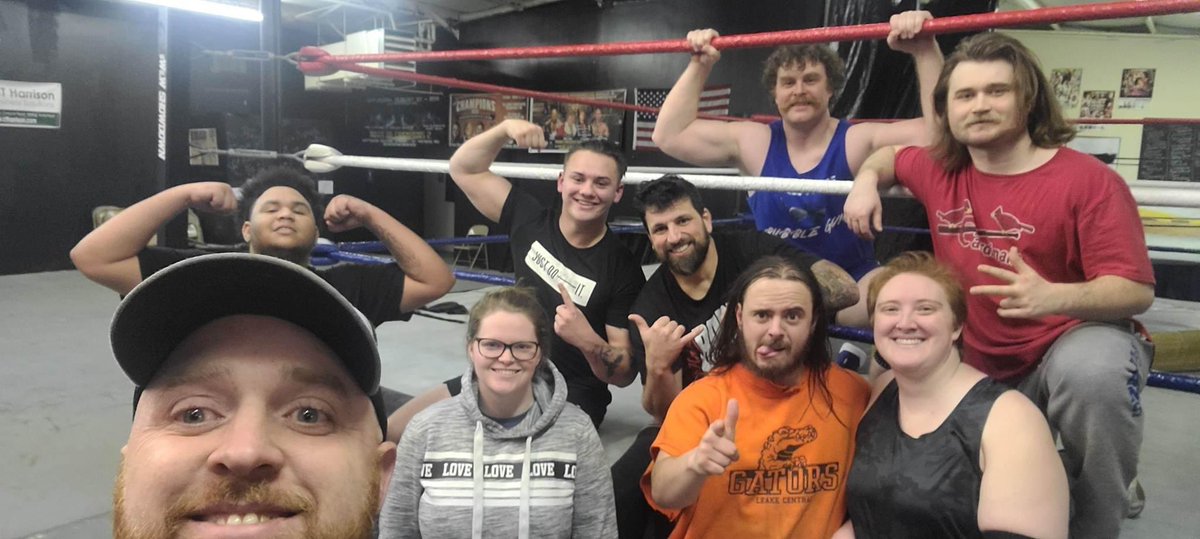 1ofakind1of1TA1's tweet photo. old photo, but it’s such a pleasure and honor to train with these #astonishing (pun intended) men & women at @worldleaguewlw
training sessions like tonight; are such a fresh breath of air👑
#thehousethatharleyracebuilt #professionalwrestling #attackthemat #harleyrace https://t.co/irj69b7P2V